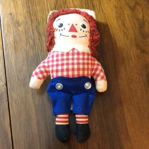 7” tall vintage Raggedy Andy. One doll only. Also floral apron for Raggedy Ann